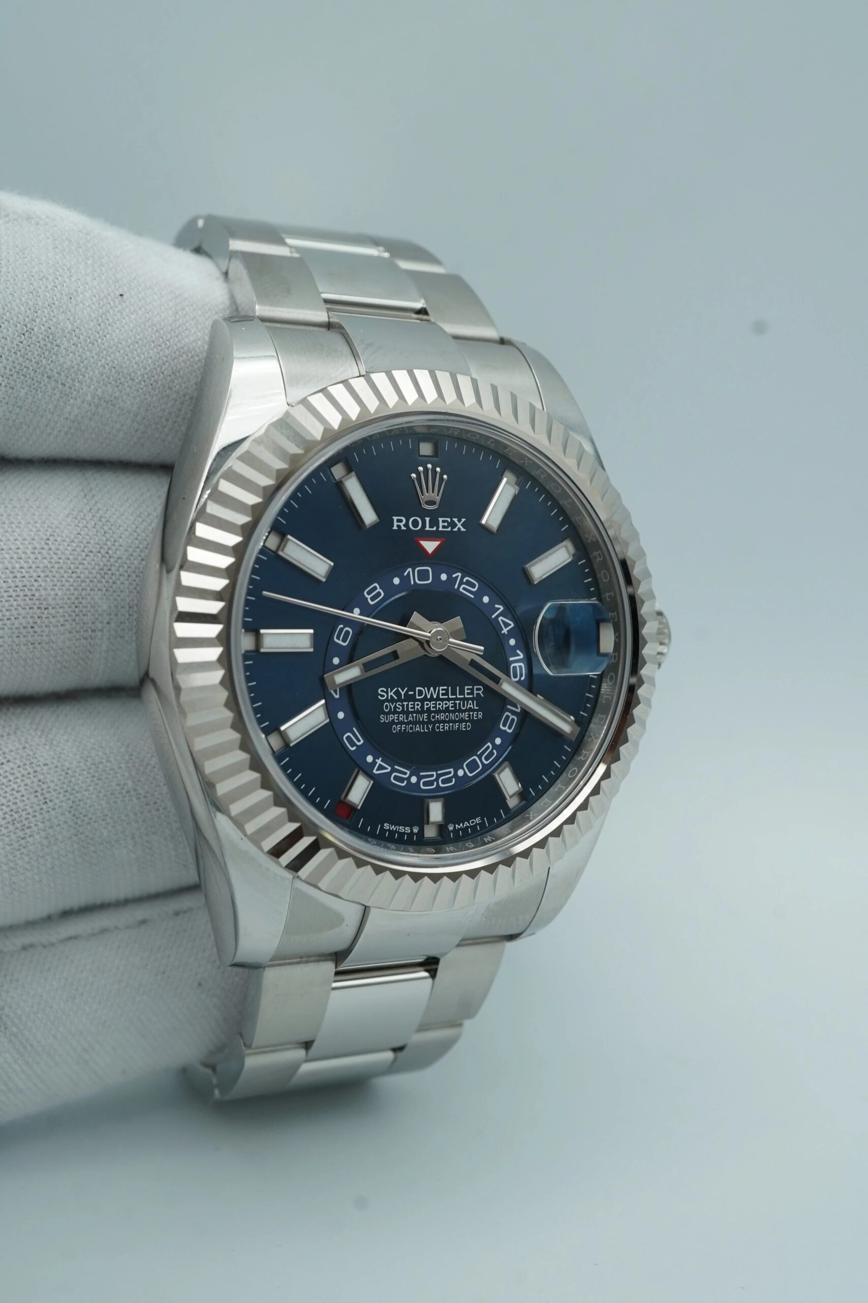 Rolex Sky-Dweller 42 mm / White Gold Blue Dial - Imagem 3