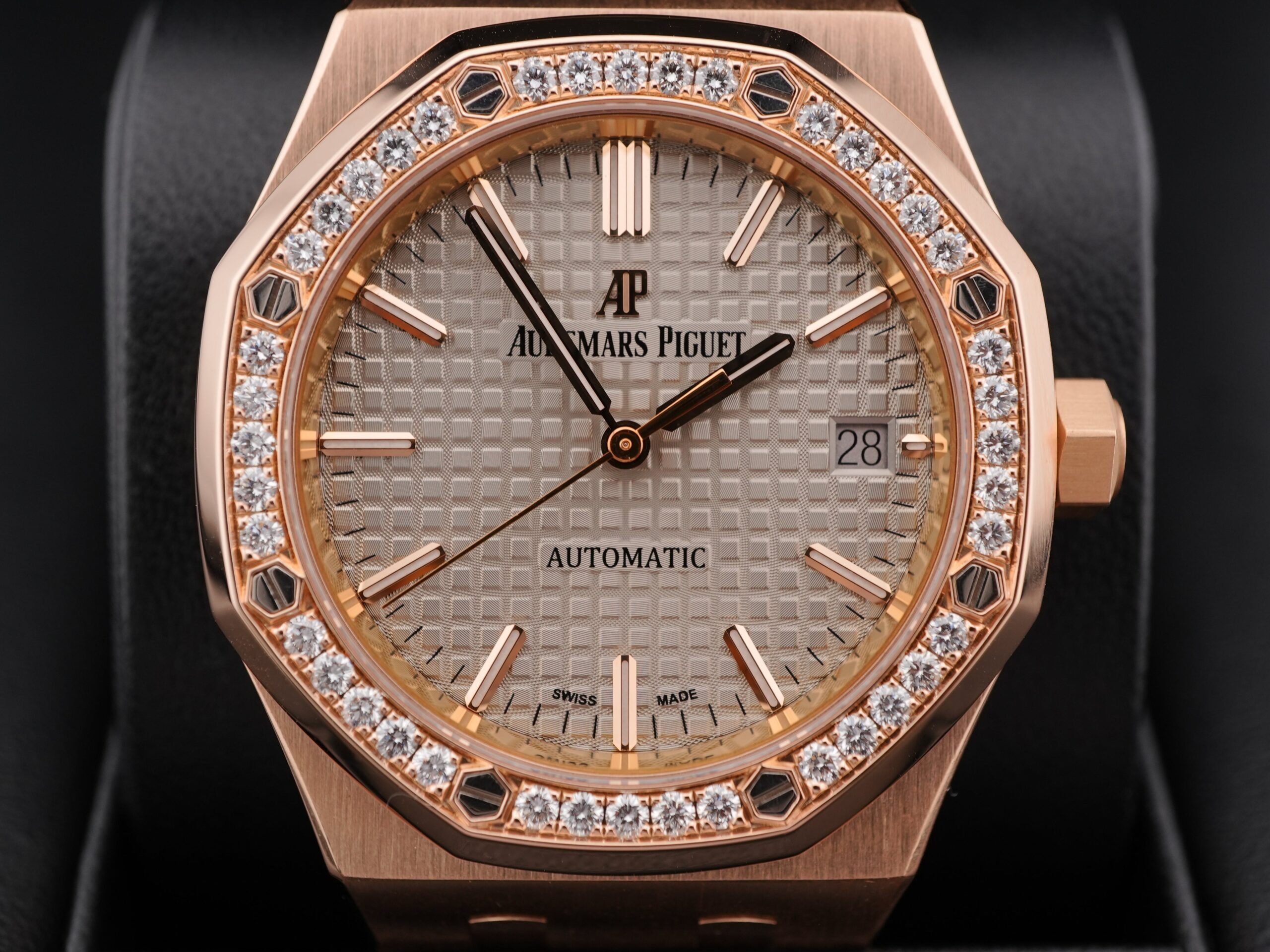 Audemars Piguet Royal Oak 37 mm / Rose Gold Diamond - Imagem 3